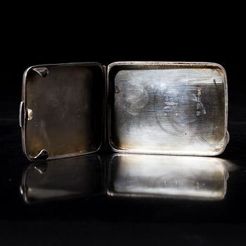 SIGARETTETUI och ETUI, silver, Tyskland 1900-talets första hälft och England, Birmingham 1924. Tot. vikt 116 g.