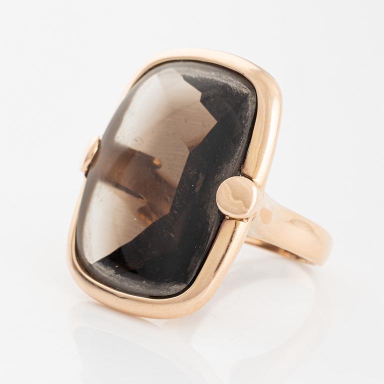 18K rose gold and smoky quartz ring.