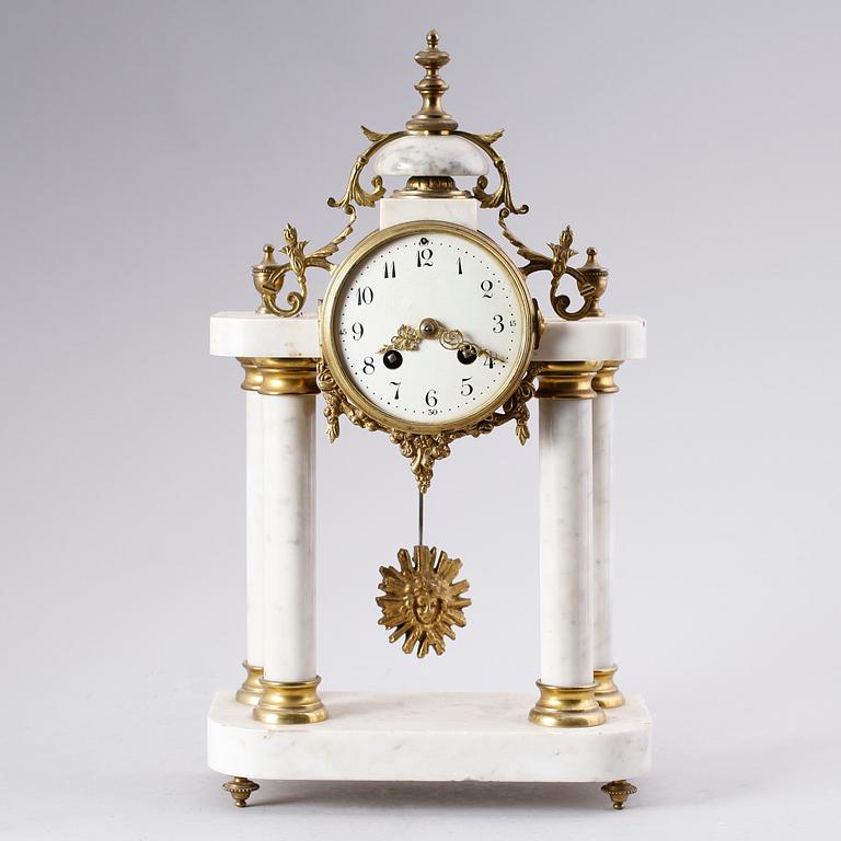 BORDSPENDYL, gustaviansk stil, 1800-talets andra hälft.