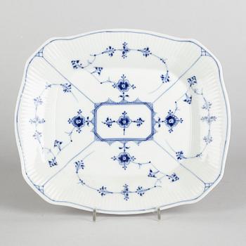 Serveringsfat, porslin, Royal Copenhagen, "Musselmalet", modell 359, 1898-1923.