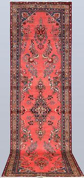 A Hamadan runner, approx. 387 x 112 cm.