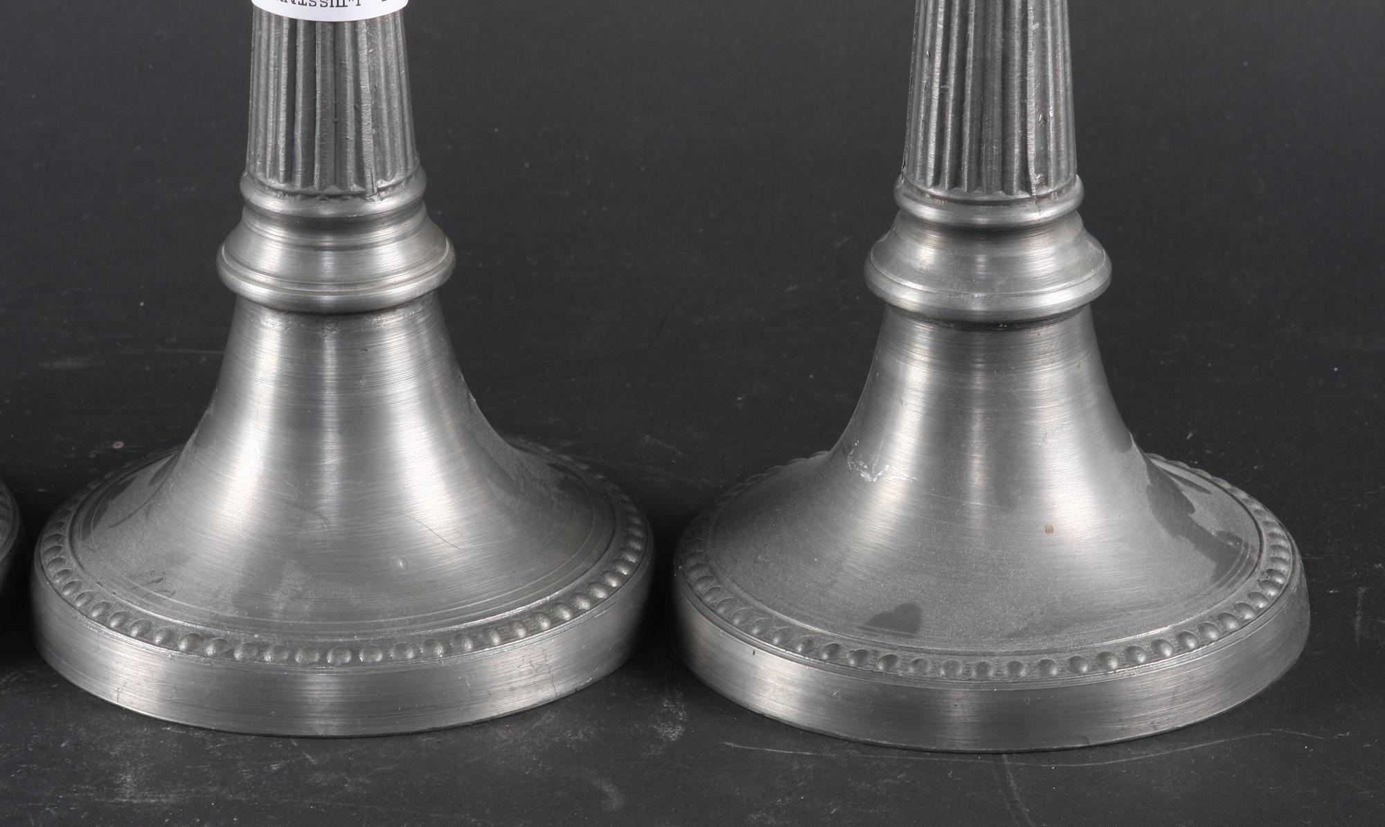 LJUSSTAKAR, 2 par och SKÅL, tenn, 1800-1900-tal.