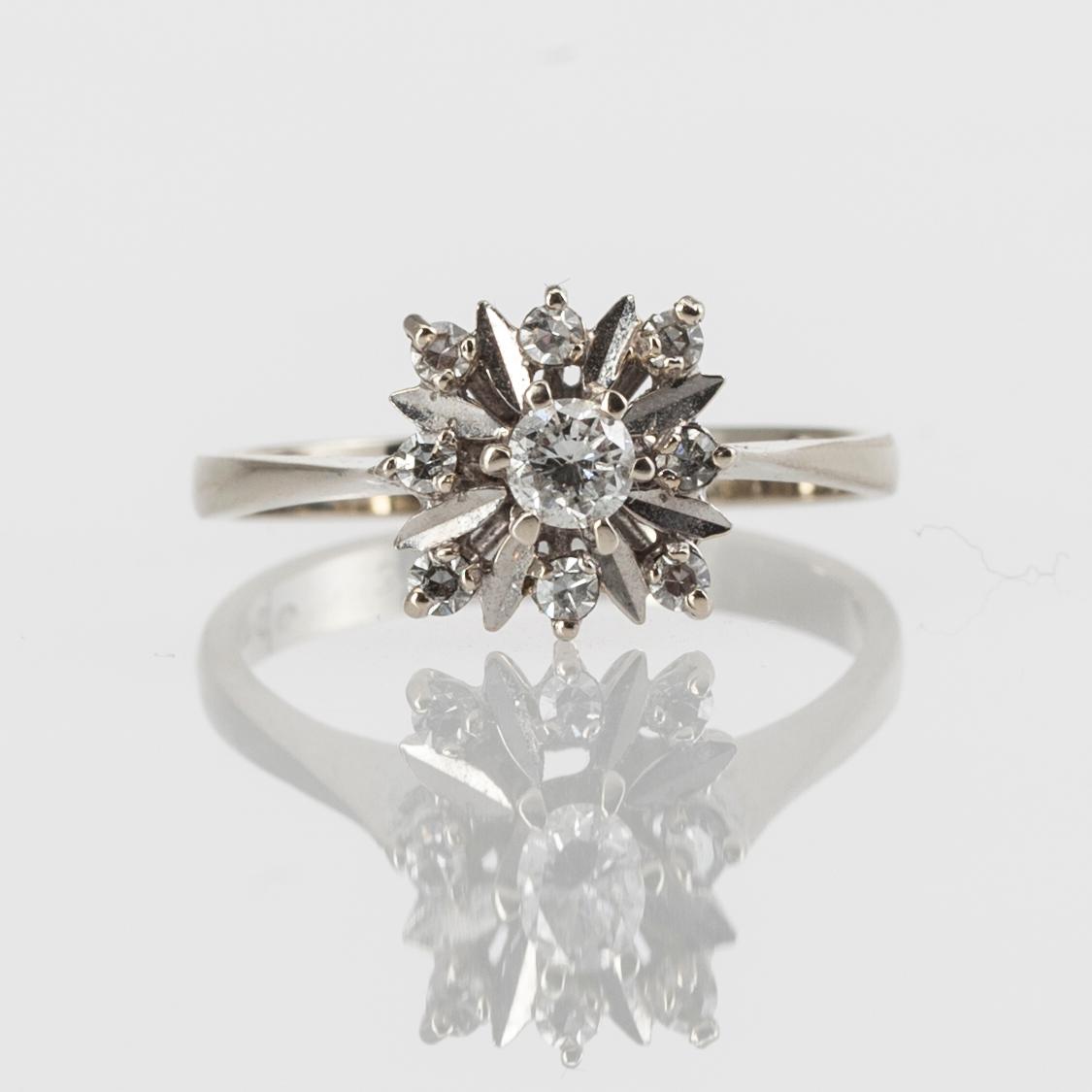 RING, 18K guld, 8+1 st diamanter, tot. ca 0,25 ct. N. Westerback 1973. Vikt ca 2,9 g.