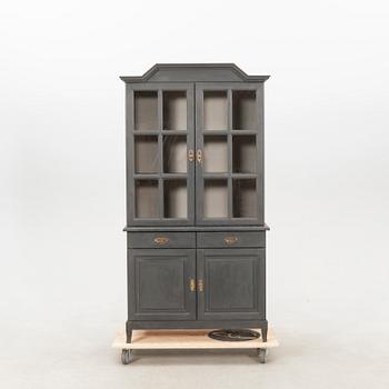 Vitrinskåp 1900-talets mitt.