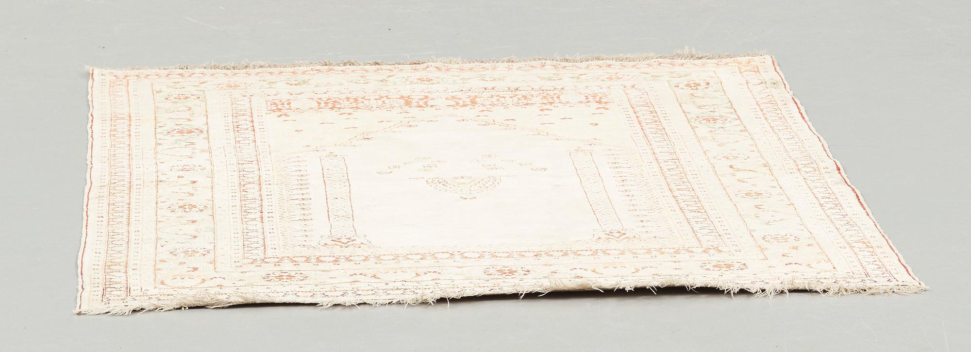 MATTO, an antique silk Tabriz, ca 165 x 118,5-111,5 cm.