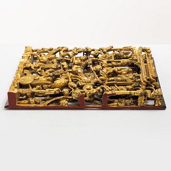 Panel, lackerat och förgyllt trä. Kina, Sen Qingdynasti, 1800-tal. .