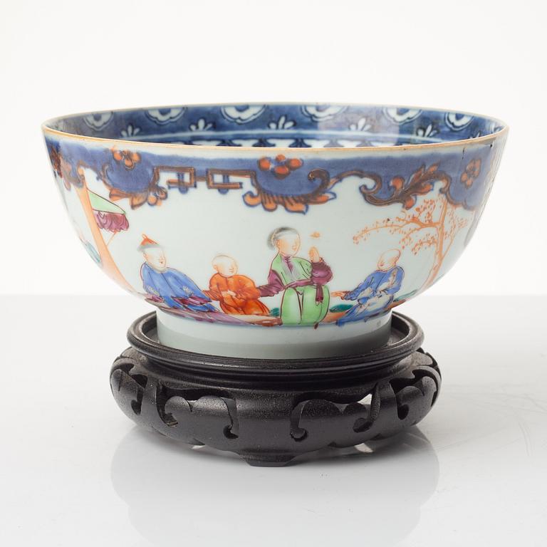 A porcelain bowl, China, Qianlong (1736-95).