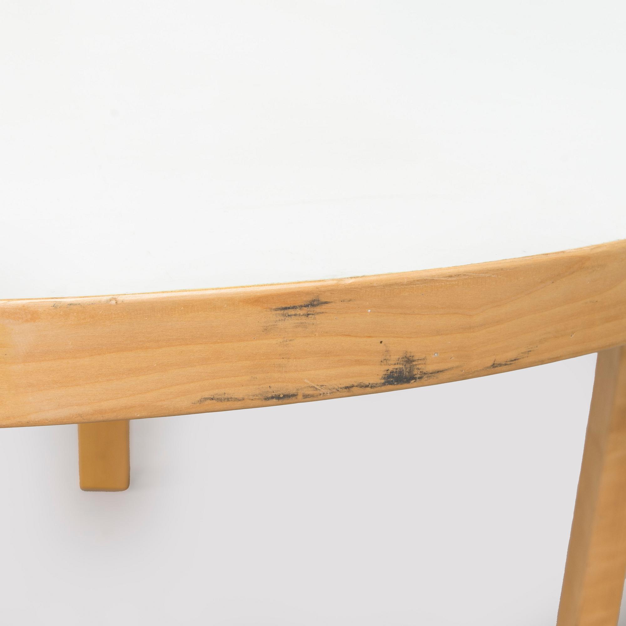 Alvar Aalto, matbord, modell 91, Artek, Finland 1900-talets slut.