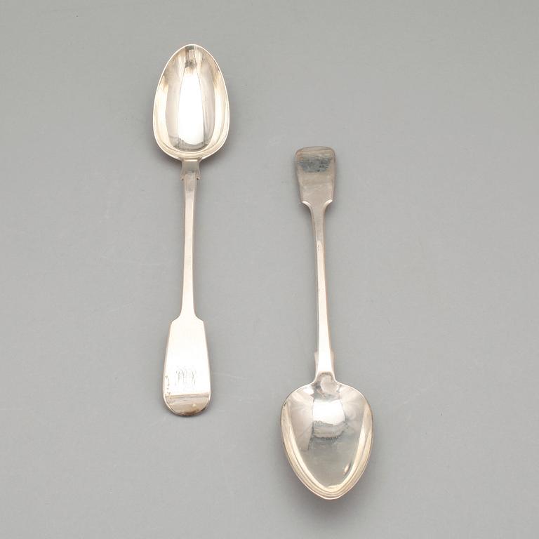 RAGUSKEDAR, 2 st liknande, silver, London 1853. Tot ca 284 gram.
