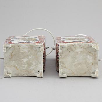 VASER omgjorda till BORDSLAMPOR, ett par, porslin. Japan, 1800-tal.