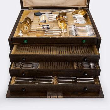 A canteen box of 253 pieces silver cutlery by Viktor Lindman, Helsinki 1916.