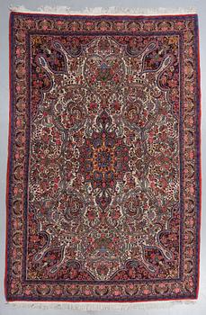 A carpet, semi-antique Bidjar, ca 321 x 210 cm.