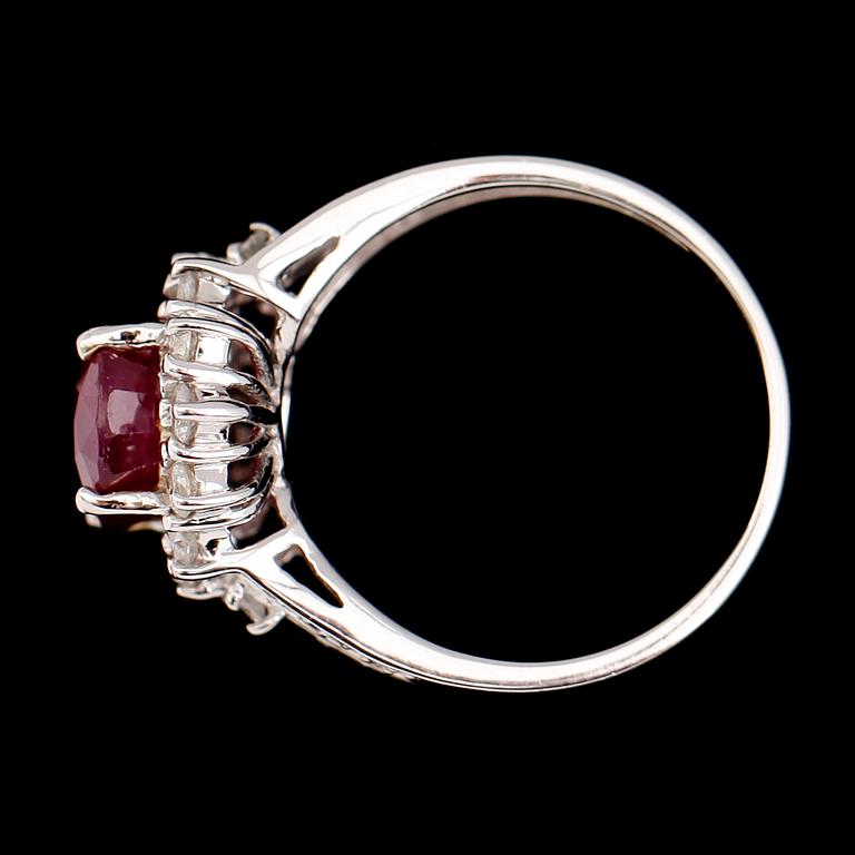 RING, 10 k vitguld, rubin 3.15 ct, briljantslipade diamanter tot 0.70 ct.