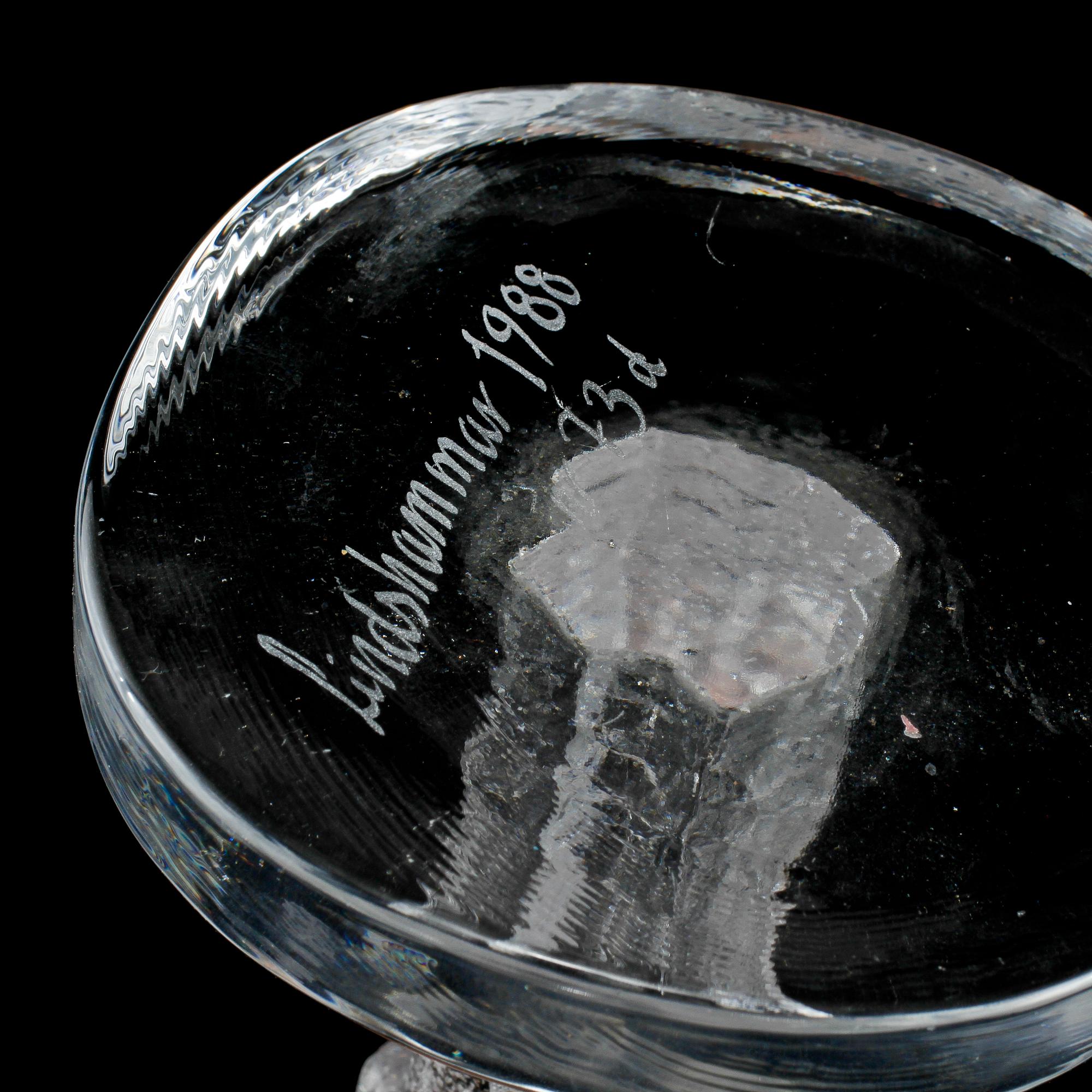 SKULPTUR, glas, Edvin Öhrström, Lindshammar, daterad 1988.