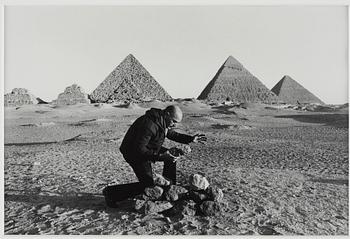 Duane Michals, "I Build a Pyramid", 1978.