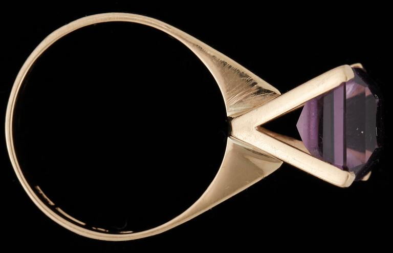 RING, 18k guld och ametist. Vikt 5 g.
