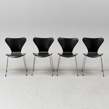 ARNE JACOBSEN, stolar, 4 st, "Sjuan", Fritz Hansen, Danmark, 2004.