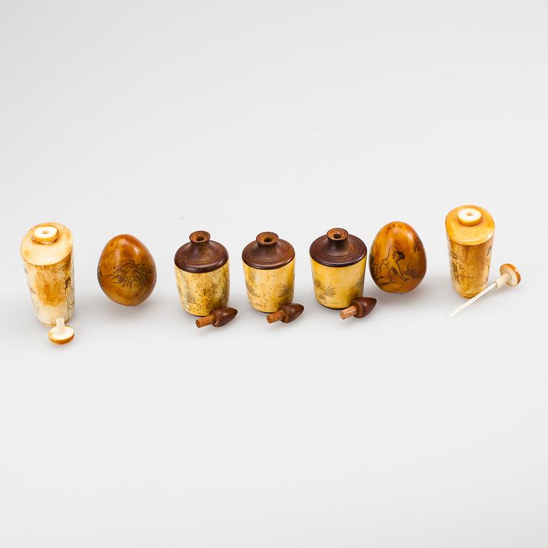 NUUSKAPULLOJA, 2+3 kpl, luuta ja puuta, Kiina 1800-luku ja KORISTEMUNIA, 2 kpl, luuta, Kiina 1800-luku.