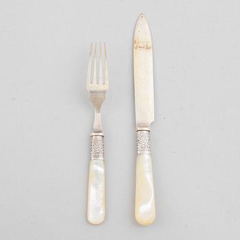 William Yates, fruit knives, 12 + 12 pcs, silver and mother-of-pearl, Sheffield, England 1899.