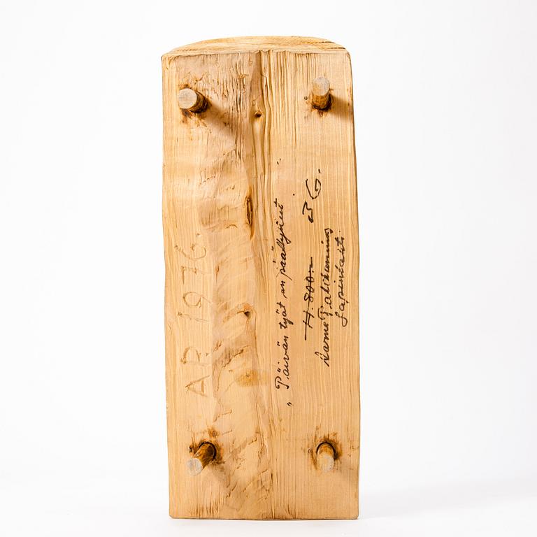 AARNE PALDANIUS, träskulptur, signerad och daterad 1976.