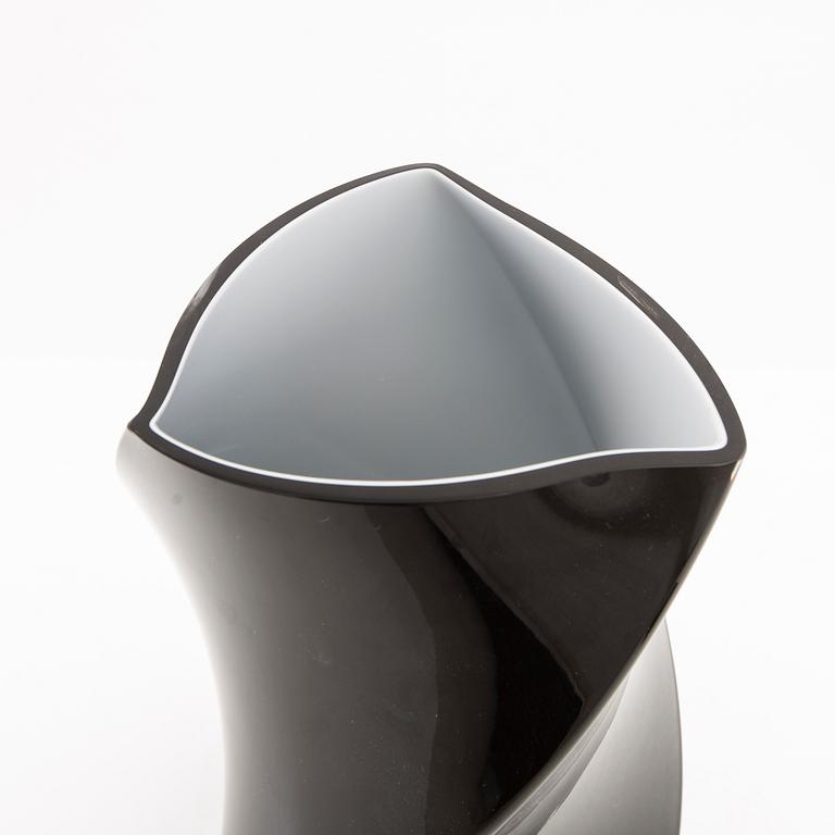 Piet Hein, vaser 2 st, "Super Vase" samt "Twister" signerade.