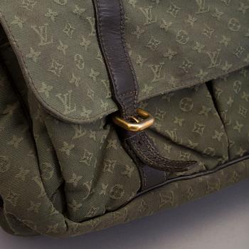 Bag/changing bag by Louis Vuitton.