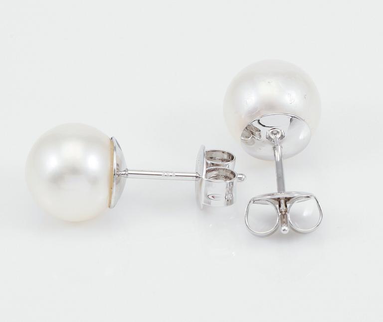 ÖRHÄNGEN, 1 par, vittonade odlade sötvattenspärlor.