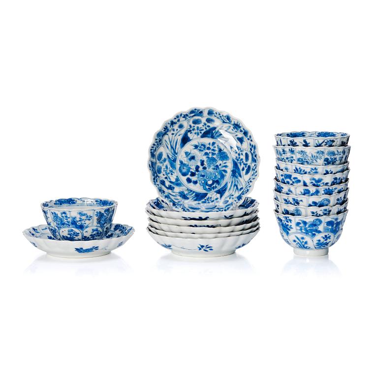 A matched set of seven tea cups with saucers and two extra cups, Qing dynasty, Kangxi (1662-1722).