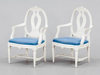 KARMSTOLAR, ett par, gustaviansk stil, 1900-talets andra hälft.