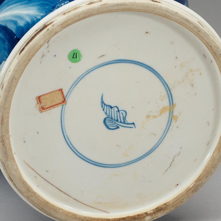 VAS, porslin. Qing dynastin, Kangxi (1662-1722).