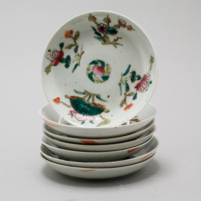 A collection of Chinese porcelain tableware,