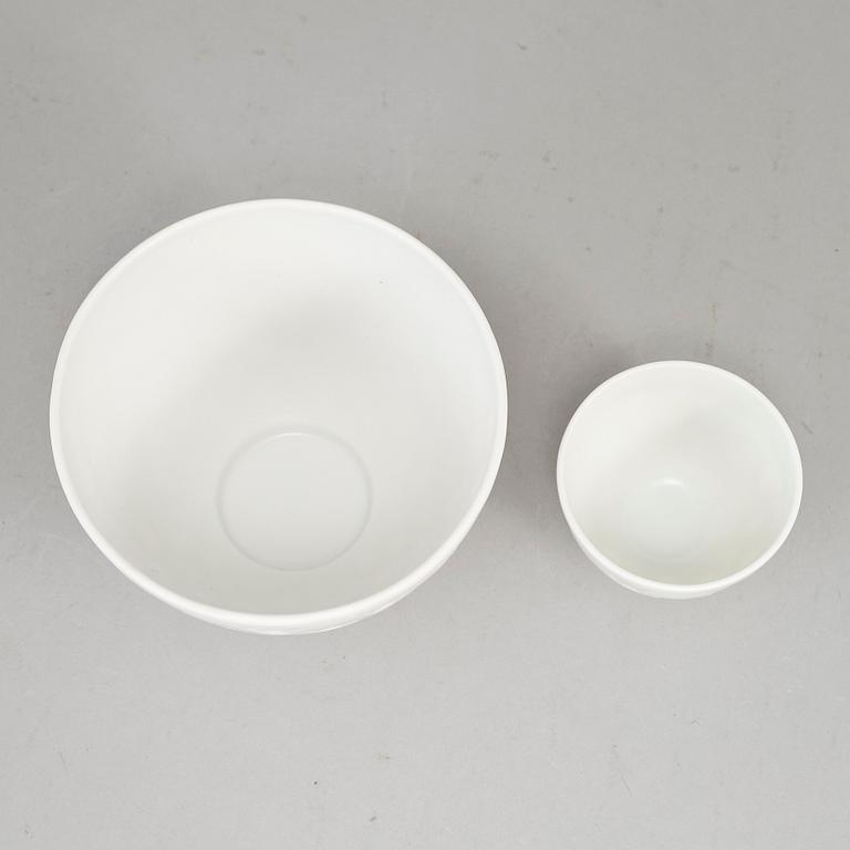 GUNNAR NYLUND, 15 porcelain 'Kronskål' bowls from Rörstrand.