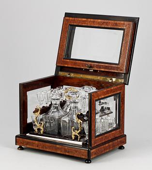 LIKÖRSET I SCHATULL, barockstil, 1900-tal.