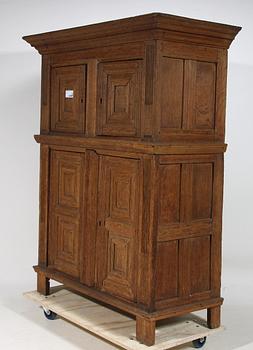 SKÅP, renässansstil, delvis 1700-tal.