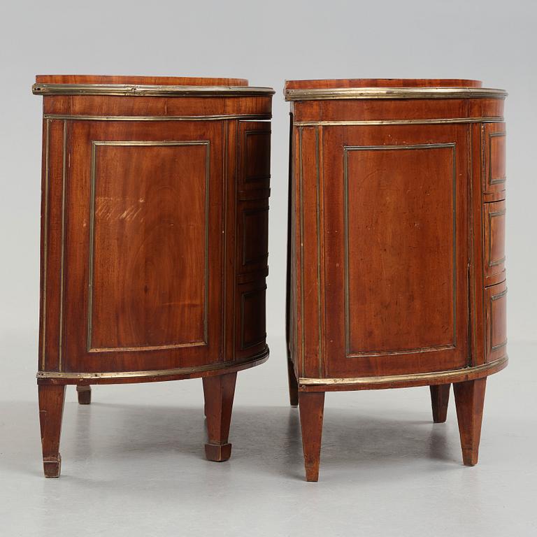 A matched pair of Russian Neoclassical Commodes, St Petersburg, circa 1800.