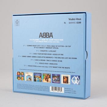 Abba, "Voulez-Vous - The Singles", box with 7 singles No 4/4500, signed by all members.