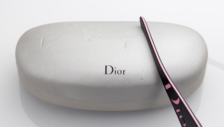 SOLGLASÖGON, Christian Dior.