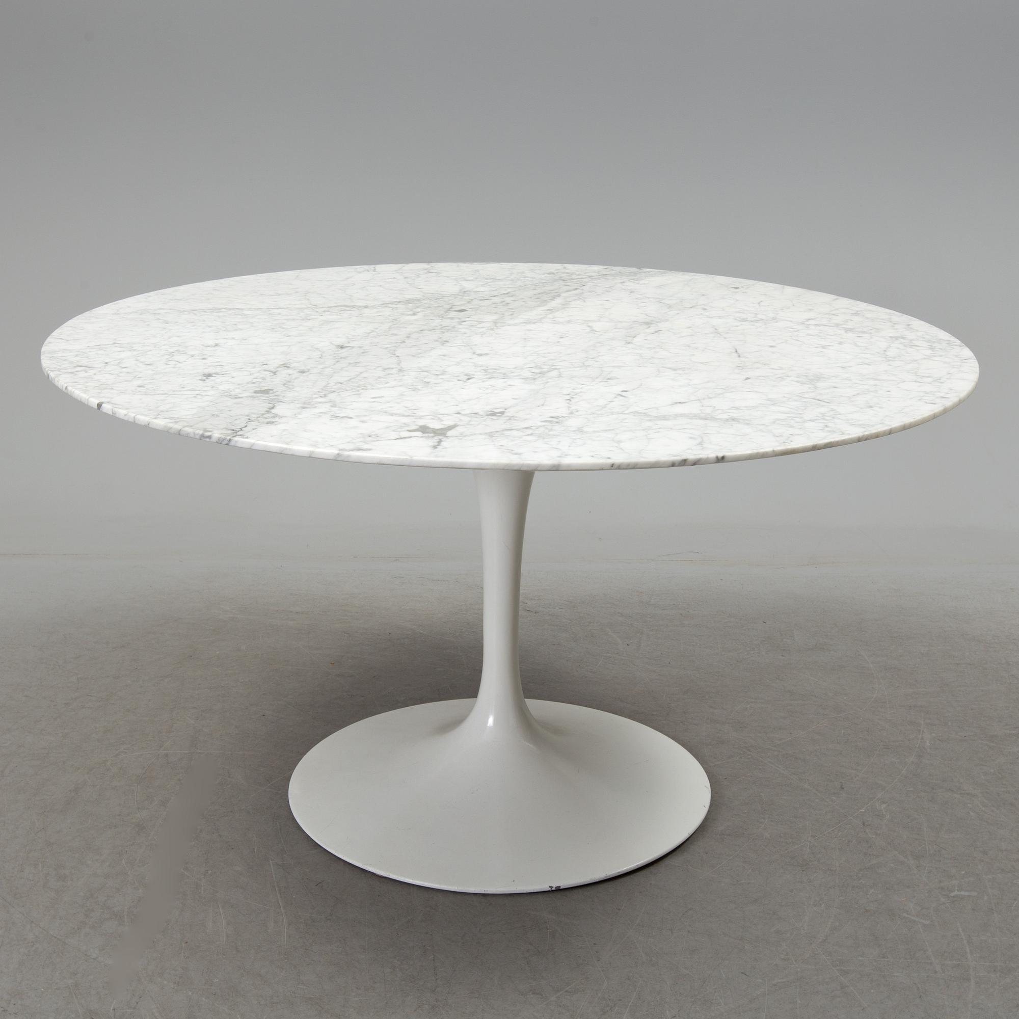 A 'Tulip' table by Eero Saarinen.