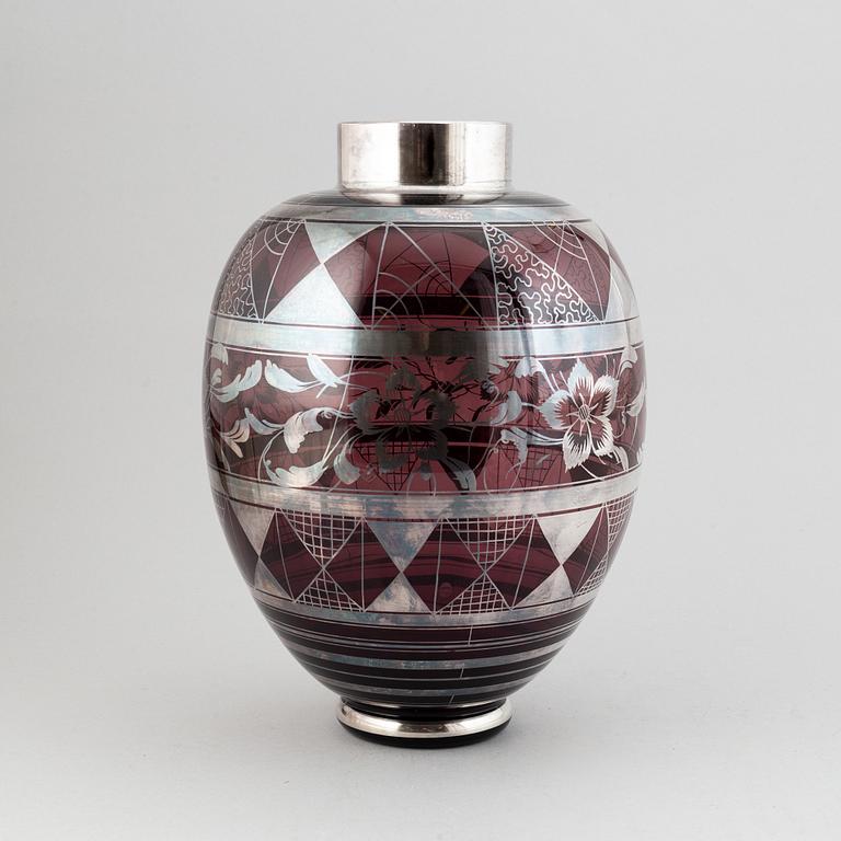 A large glass vase, probably Murano, Italy.