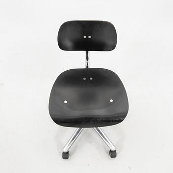 Egon Eiermann, office chair, "SBG197R", 21st century.