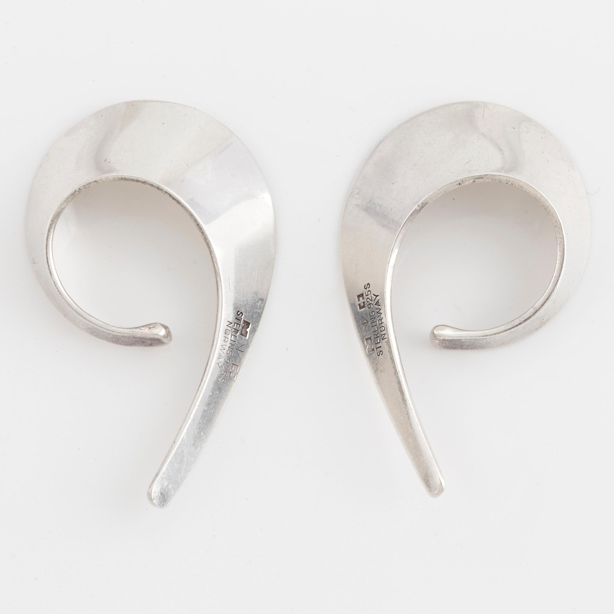 TONE VIGELAND, ett par 'Slynge – Sling' örhängen, sterlingsilver.