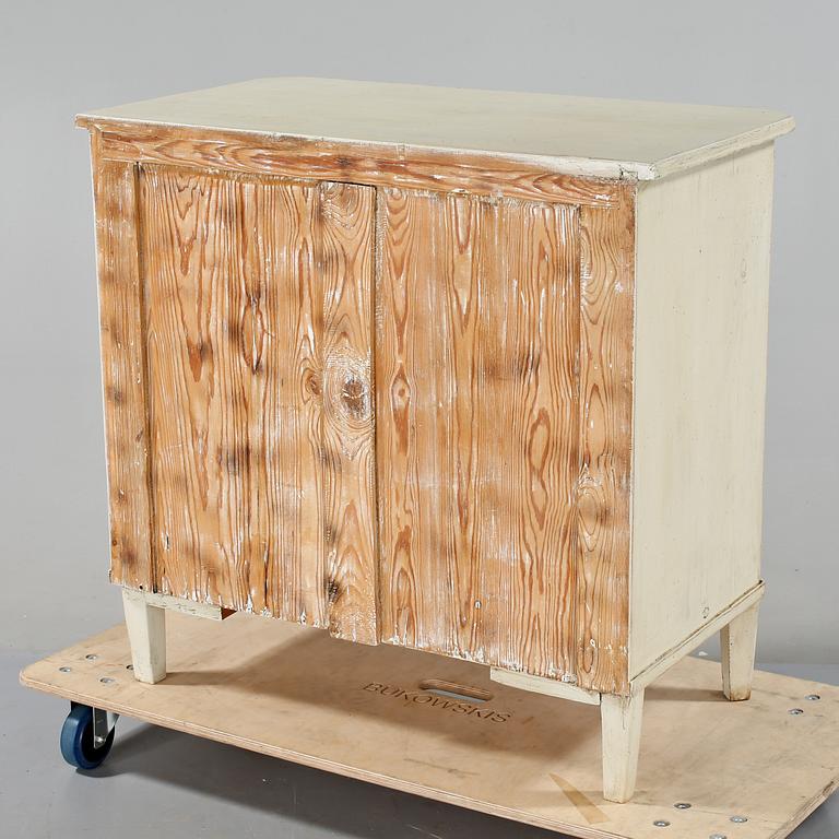 BYRÅ, sengustaviansk stil, omkring år 1900.