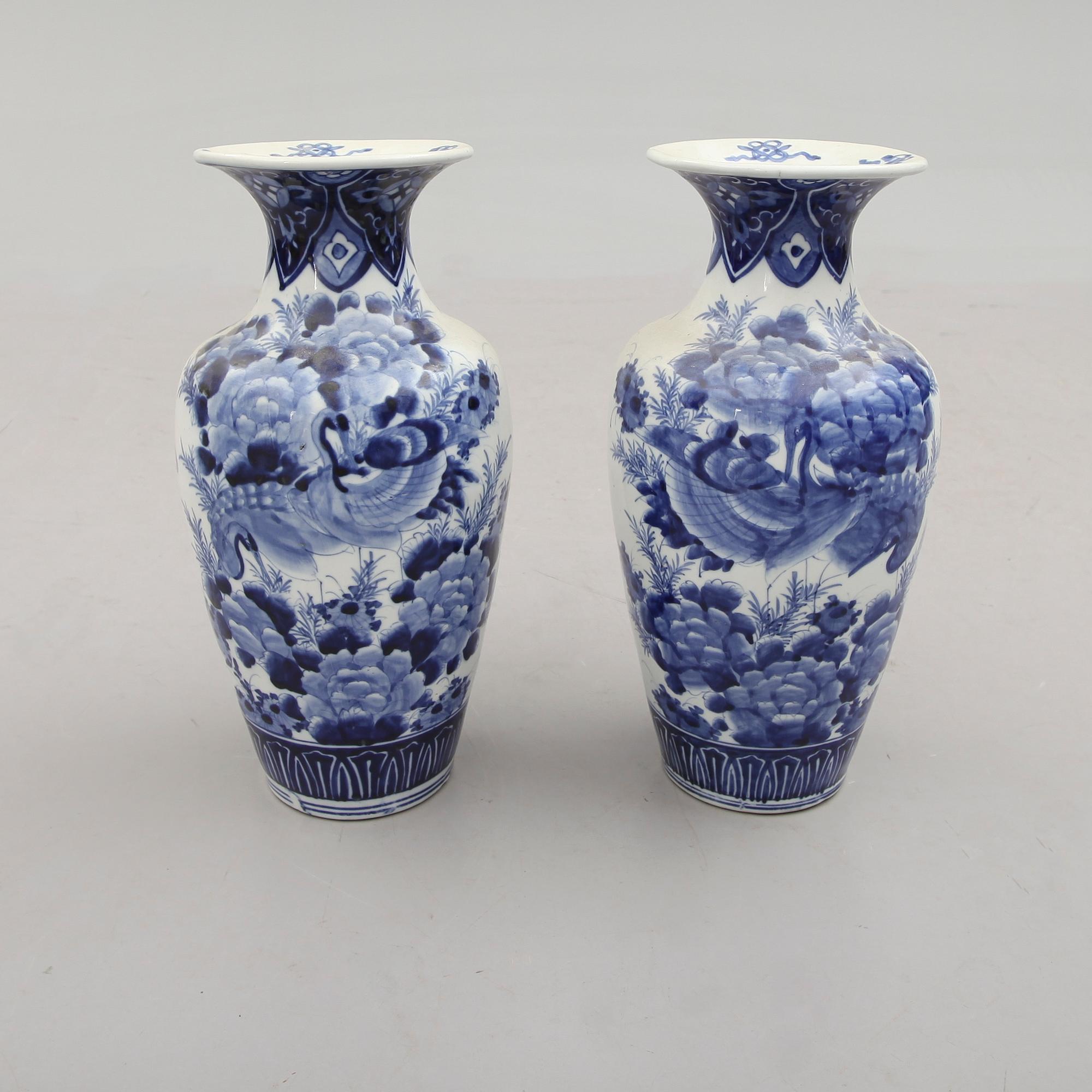 VASER, 1 par, porslin, Japan, tidigt 1900-tal.