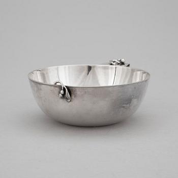 CG HALLBERG, Stockholm 1940, skål. Silver. Vikt ca 186 gram.