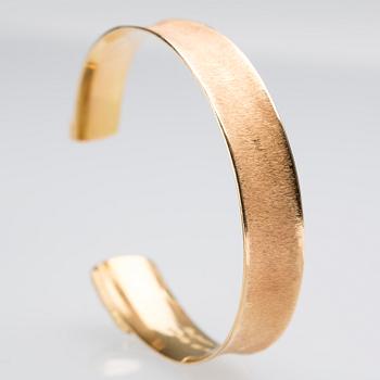 ARMRING, 18K guld, Elon Arenhill, Malmö, 1998. Vikt ca 23 g.