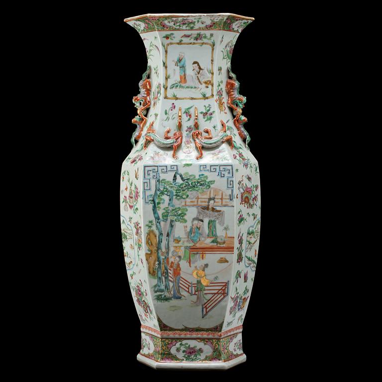 GOLVVAS, porslin, Kina, 1900-tal.