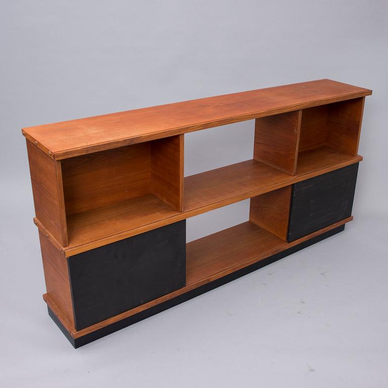 BOKHYLLA, "Cantu- serien" Ilmari Tapiovaara. Formgiven 1957.