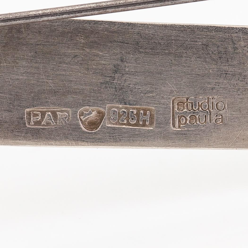 Paula Häiväoja, Rintaneula "Jostakin Alkaen", sterlinghopeaa ja kultaa. Pentti Roos/Studio Paula, Helsinki.