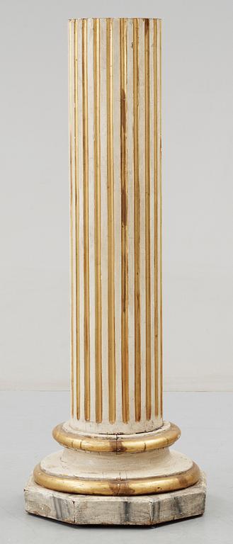 KOLONN. Gustaviansk stil, Sverige, 1900-talets första hälft.