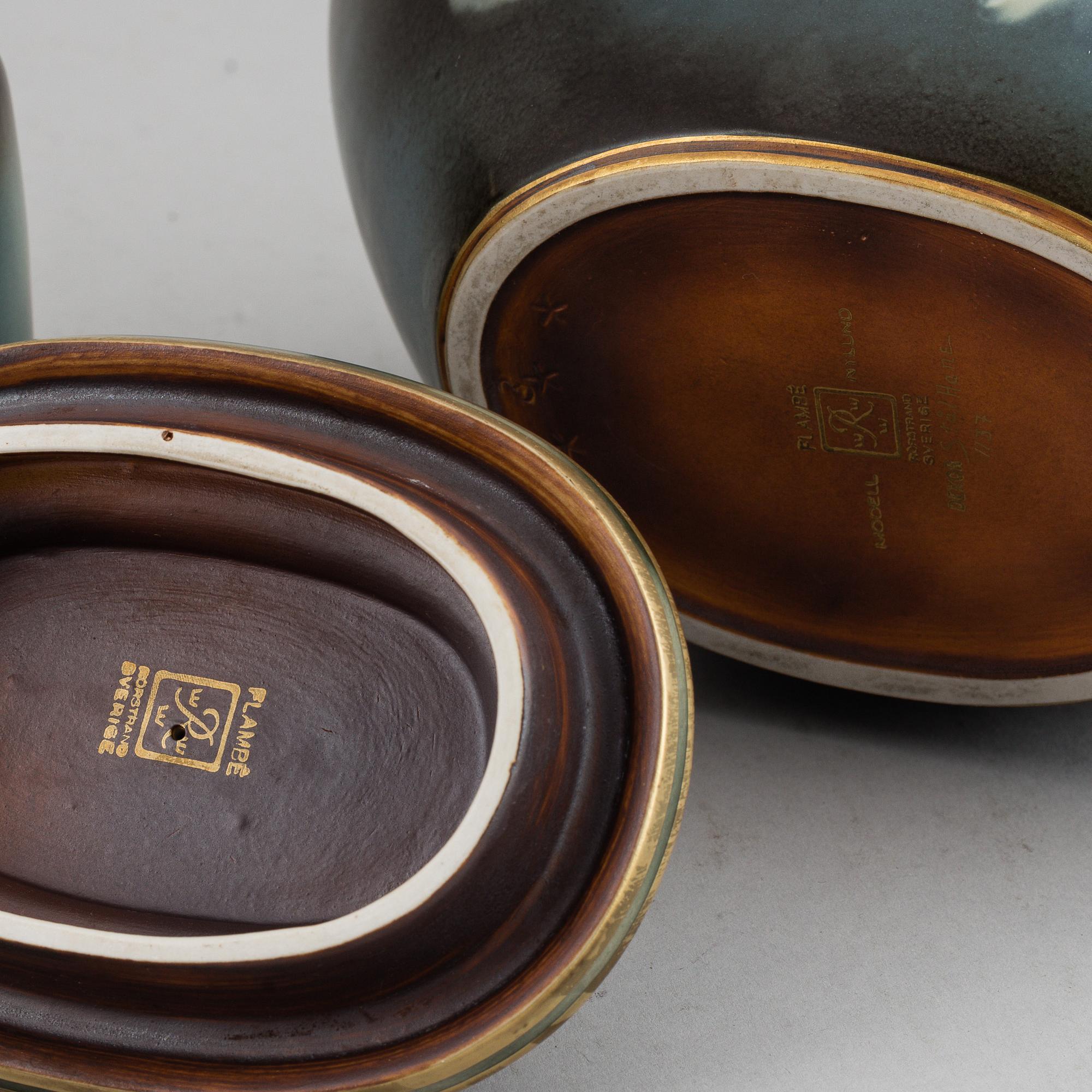 GUNNAR NYLUND, two "Flambé" stoneware urns with covers, Rörstrand, Sweden 1930-40's.